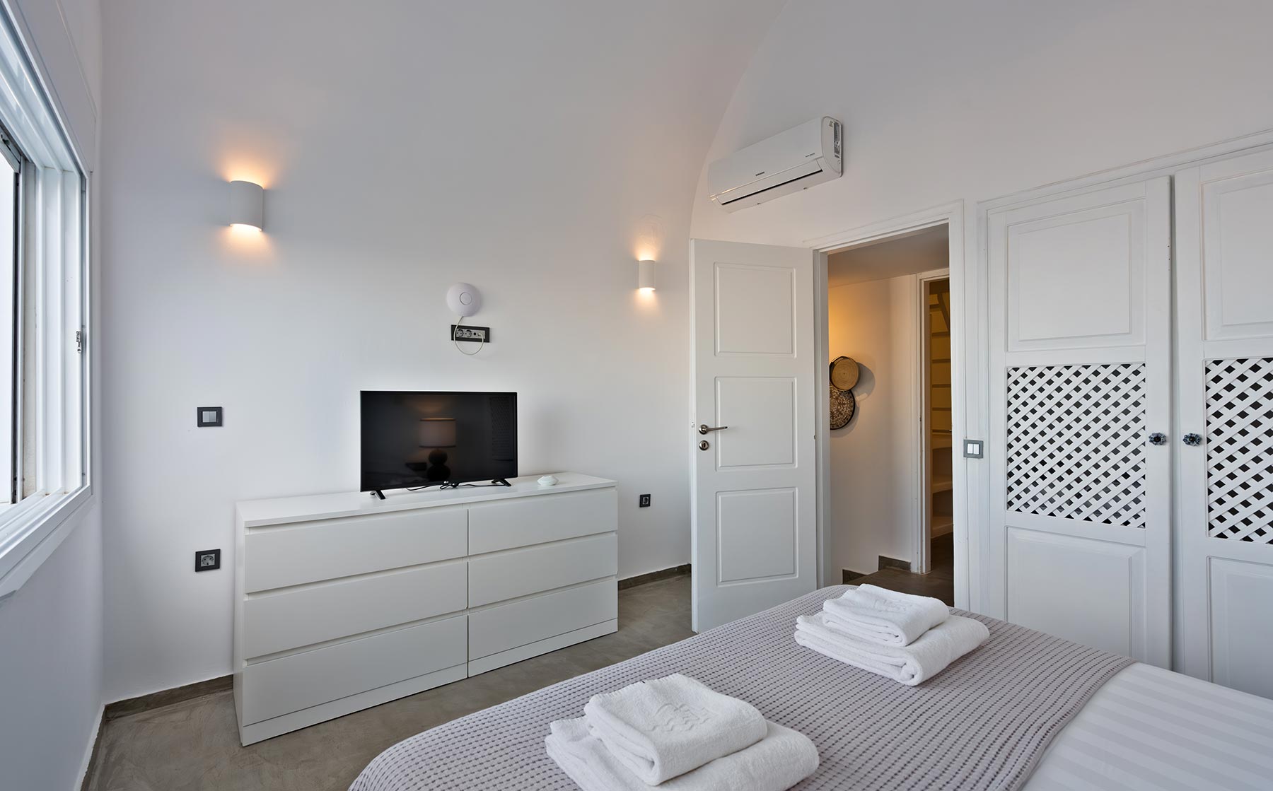 Topos Exclusive Villas & Suites | Santorini, Mykonos