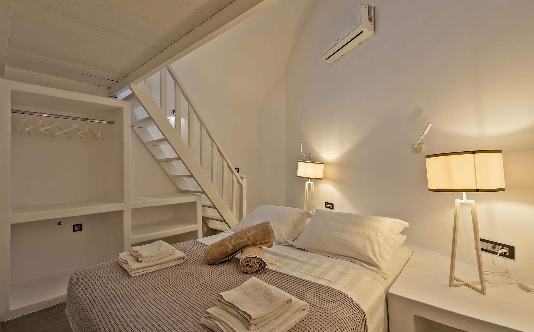 Topos Exclusive Villas & Suites | Santorini, Mykonos