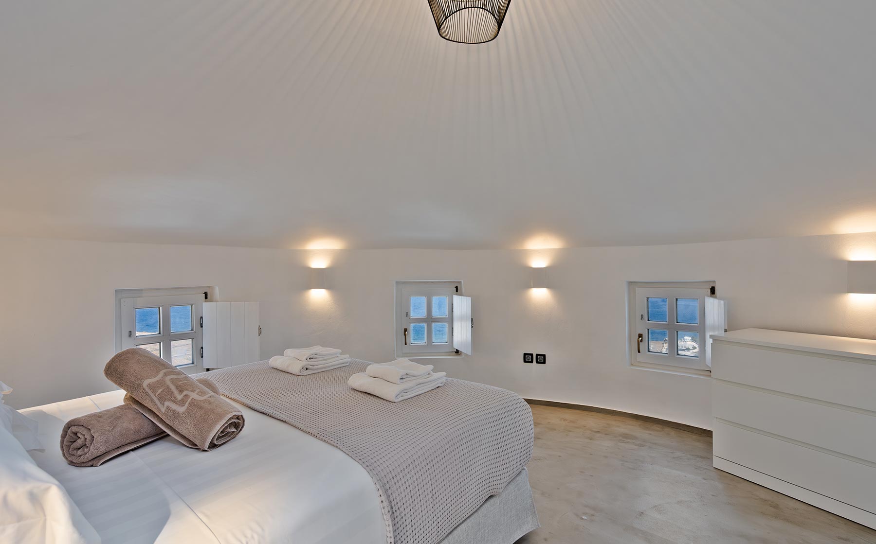 Topos Exclusive Villas & Suites | Santorini, Mykonos